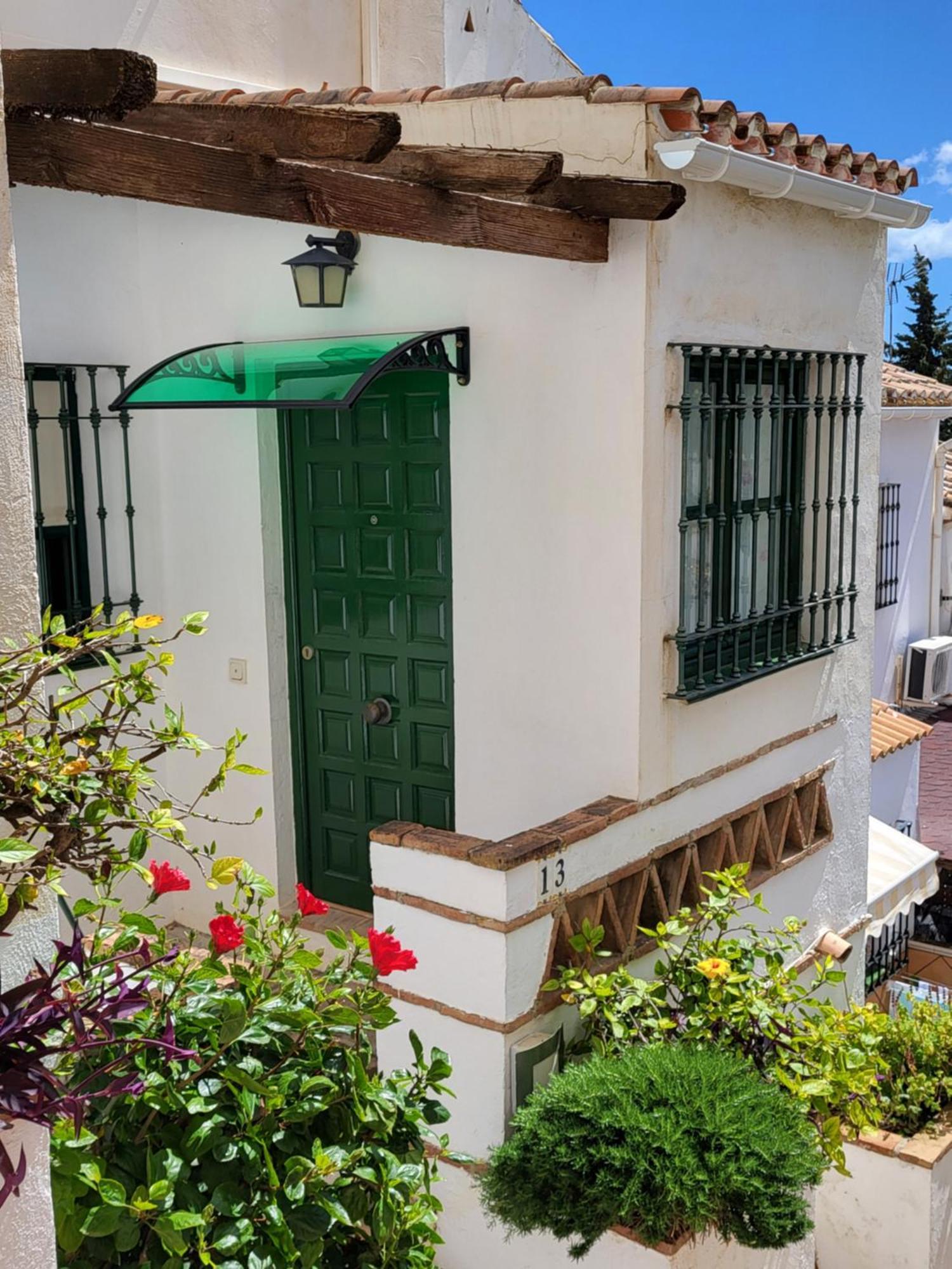 Semi-Detached Adosado Con Encanto -130 M2 - Wifi 600 Mb - Piscina Comunitaria - Patio Privado Torremolinos Exterior photo